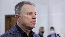 Андрей Комаров покупает контрольный пакет акций платинового месторождения на Камчатке Андрей Комаров покупает контрольный пакет акций платинового месторождения на Камчатке