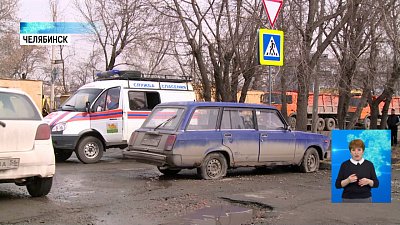 Из-за провала грунта эвакуируют людей