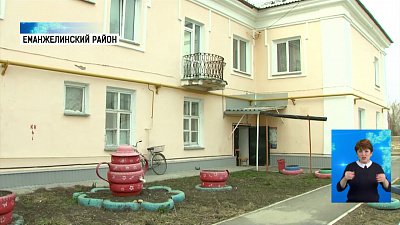 Жители района жалуются на зловонную воду