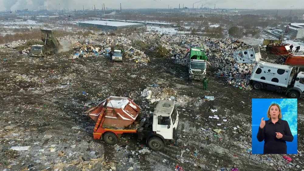 Погрузчик задавил насмерть женщину на мусорном полигоне в Полетаево